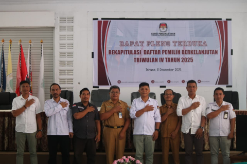 foto bersama peserta Rapat Pleno REkapitulasi Daftar Pemilih Berkelanjutan