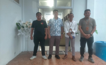 Ketua KPU Kab. Kepl. Sangihe bersama Anggota Bawaslu Kab. Kepl. Sangihe dan Staf Bawaslu Kab. Kepl. Sangihe