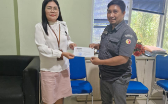 Anggota Bawaslu Kab. Kepl. Sangihe Abdullah Makitulung, M.PD.i bersama Wadir IV Politeknik Negeri Nusa Utara Ella H. Israel, SE.Ak, M.Kom